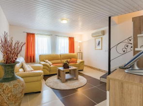 Stunning Home in Vizinada With Wifi and 2 Bedrooms