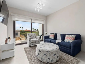 1BR Gold Coast Pools Tennis Gym Security