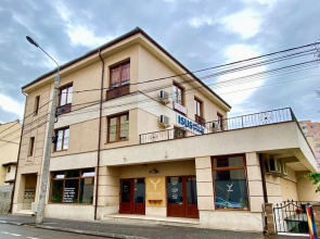 Cardinal Central Apartment