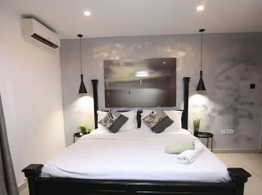 Gallery Luxury Suites by Cozy