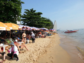 Patumnak Beach Guesthouse