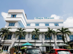 RedDoorz Plus @ Jalan Dr Sutomo Pekanbaru