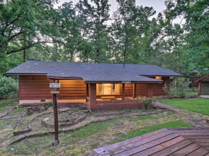 Lake O the Pines Retreat w/ Water Access!