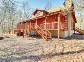 Private Hot Tub & Fire Pit: Log Cabin in Blakeslee