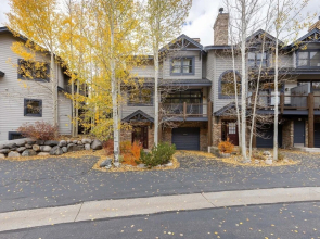 1952 Northstar 3 Bedroom Townhouse by RedAwning