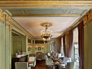 Le Dokhan’s Paris Arc de Triomphe, a Tribute Portfolio Hotel