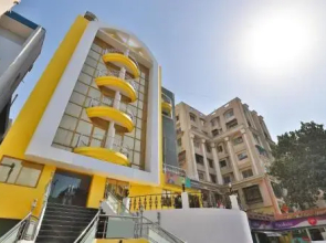 OYO 29002 Hotel Rivera Golden Crown