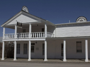 Fairweather Inn and Nevada City Cabins