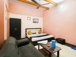 SPOT ON 77097 H R Paying Guest House