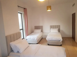 Grays Hostel By Haly