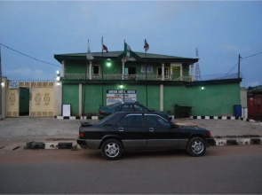 Adesua Hotel-Hostel