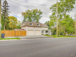 Room in Guest Room - Serene Retreat in Brampton - Private Room With City Views