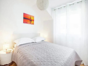 Luxury Apartment With Private Balcony in Quiet Area