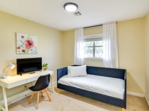 Lovely Montgomery Home ~ 7 Mi to Downtown!