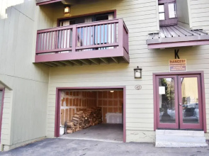 COZY Condo at Canyon Lodge! Sleeps 8, a walk to Canyon Lodge