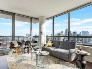 West Loop Luxe 2BR Balcony Skyline Views