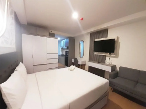 Modern Classic Studio At Mataram City Apartment