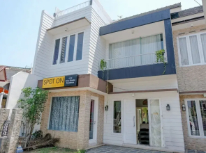 Griya Shanta Residence by OYO Rooms