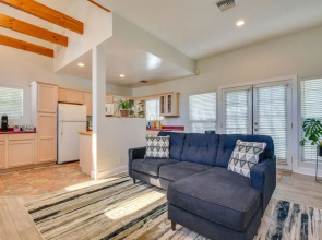 Luxe Pasadena Casita w/ Fireplace & Grill
