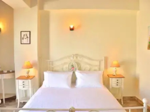 Luxury Suites in Panormo