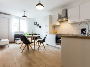 Deluxe Apartment near Bridge