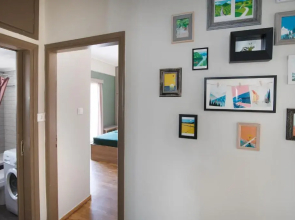 Emerald 110m2 entire floor apt steps to city’s heart