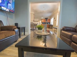 Large 6Br, 2Ba Close To Niagara Falls