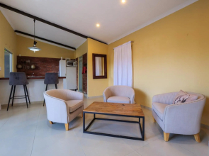 Private Studio flatlet, Uncapped Wifi, Netflix,Full DSTV