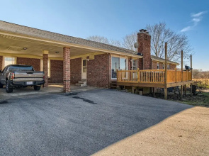 NEW- Family Friendly Ranch Home Near Nashville! (TA)