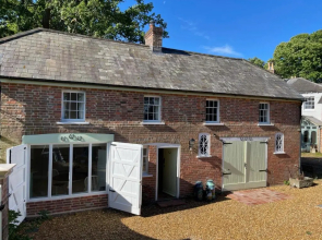 The Georgian Coach House:New Forest with Hot Tub (Adults Only)