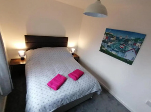 Charming 3BD Seaside Retreat in Burry Port