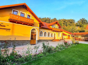 Casa Rasnoveana