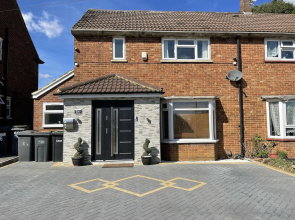 New Luxury Modern House Near Airport Free Parking
