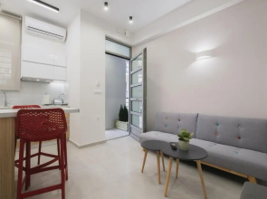 Central Apt 4 w. Yard steps to Old Town AC, Wifi