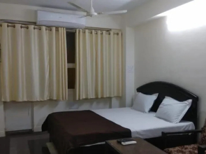 iROOMZ Subhadra Comforts