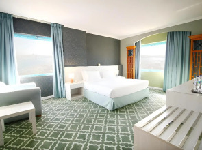 Отель The George Hotel