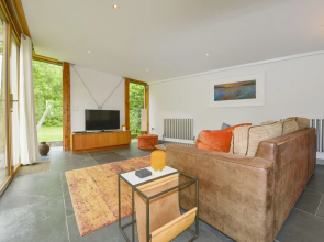 3 Newhall Green