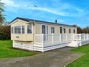 Chalet in Cornwall Near Kynance Cove