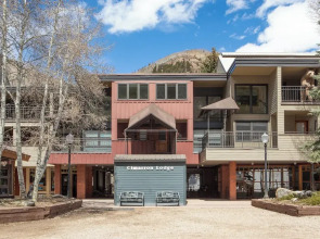 Cimarron Lodge 50 by Avantstay Ski-in/ski-out Property in Complex w/ Two Hot Tubs!