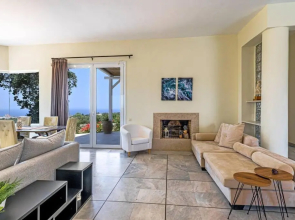 Beautiful 5bedroom villa big pool, close to beach!