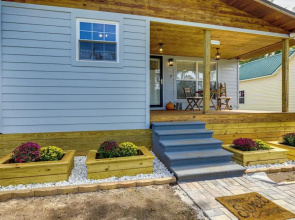 Inviting Quincy Cottage: Walk to Historic Downtown