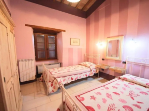 Spoleto-poolside-sleeps-20pool, Jacuzzi, Gardens - Spectacular Grounds