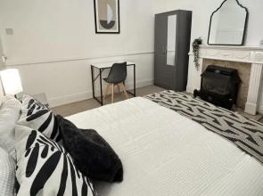 Unwind at Hebburn House-your Serene Retreat Awaits