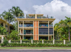 Cairns Beach Holiday Apartment
