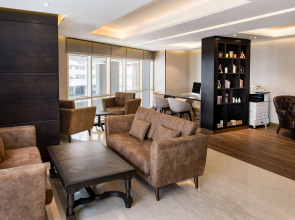 Отель Radisson Blu Hotel, Dubai Canal View