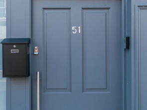 Studio in Pedestrianized High Street