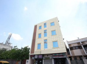 OYO 13037 Hotel Ambassador