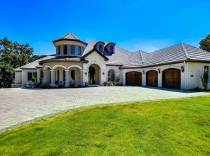 The Arrive Ridgeview Lakefront Estate 5 Bedroom Home