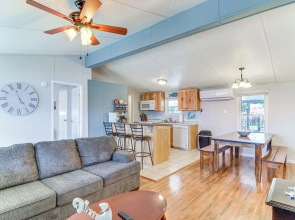 Monticello Home w/ Deck & Fire Pit < 1 Mi to Water