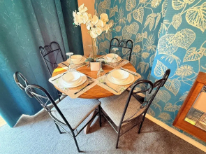 Homey 4 bedroom house for large groups